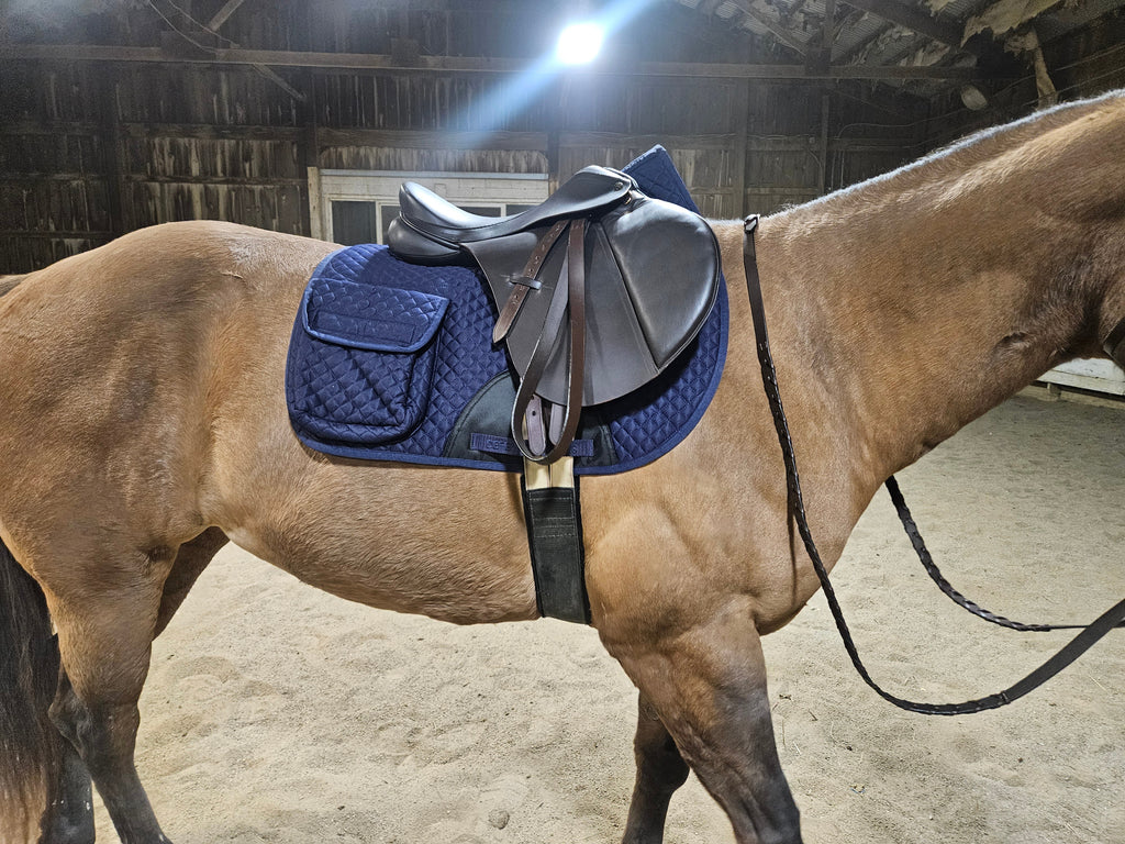 Derby Originals All Purpose English Saddle Pad with Pockets Half Fleece lined for Shock Absorbing Wither Relief Design for comfort and Trail Riding.