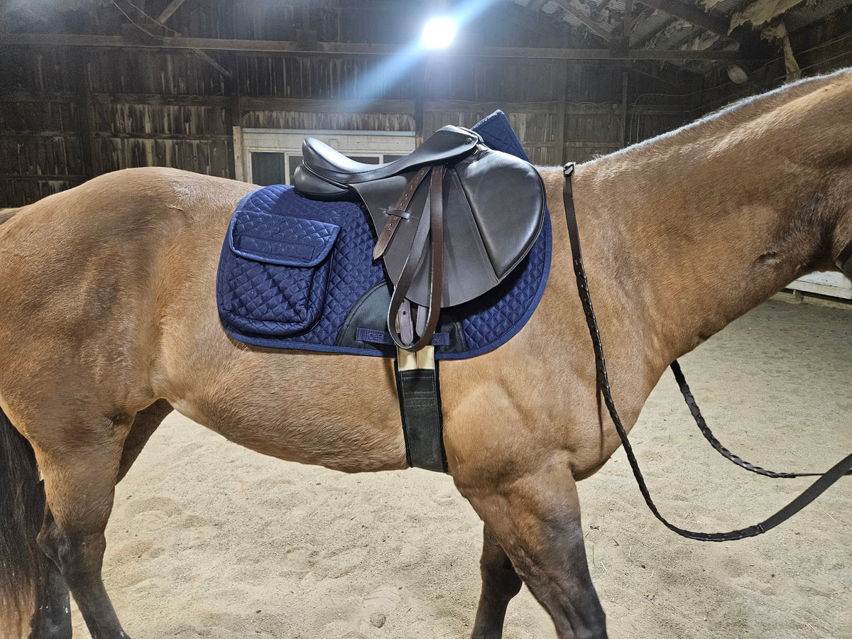 Derby Originals All Purpose English Saddle Pad with Pockets Half Fleece lined for Shock Absorbing Wither Relief Design for comfort and Trail Riding.