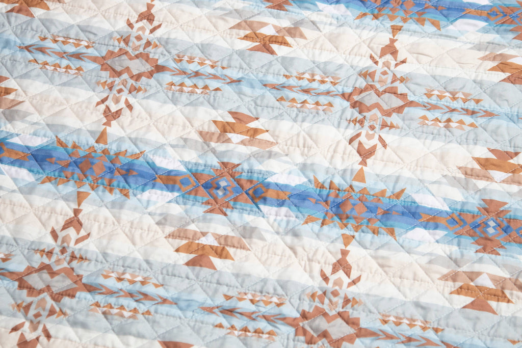 Stack Rock Southwestern Quilt Set – 3-Piece Bedding