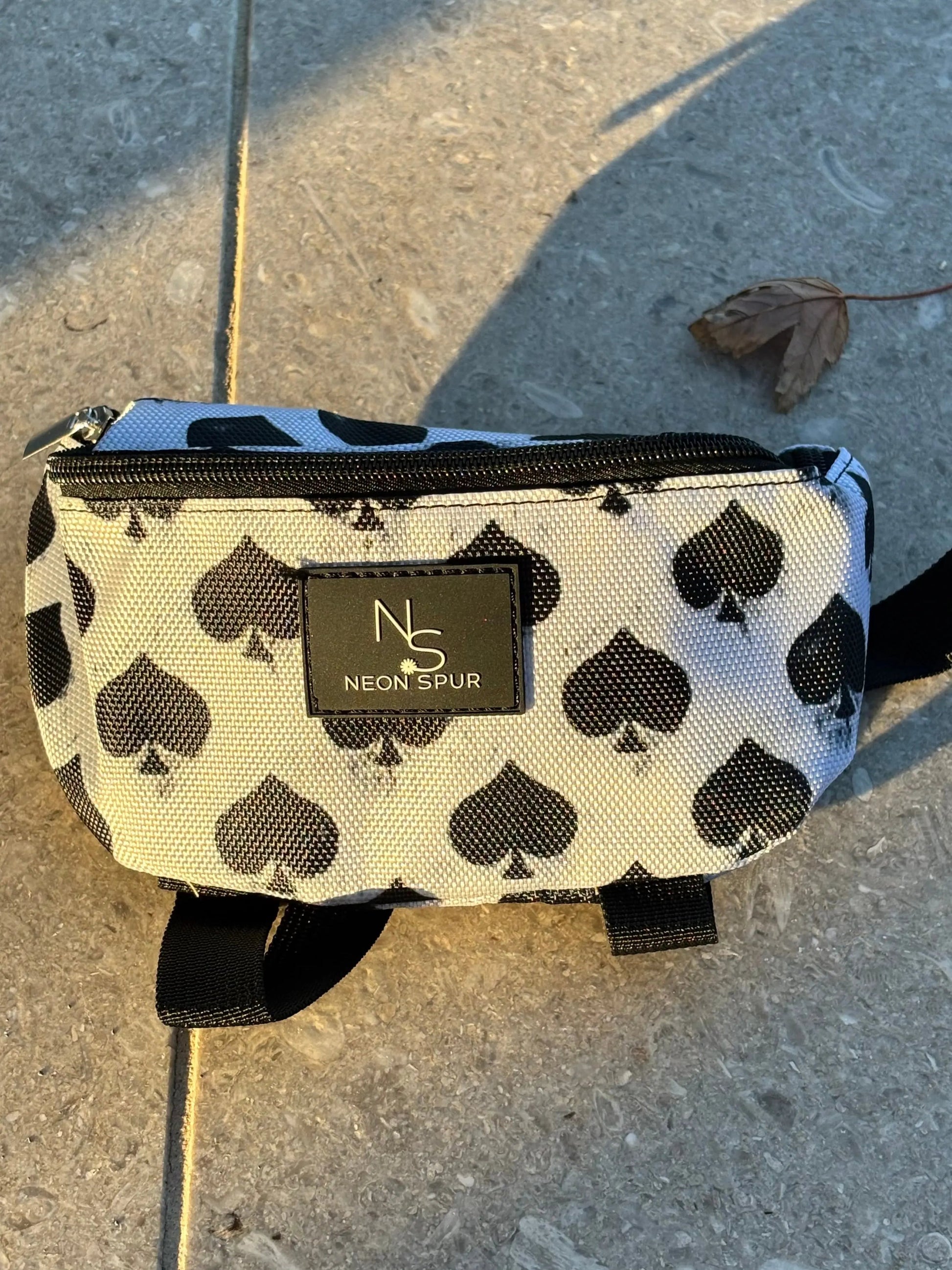 Smokin Spades Saddle Pouch