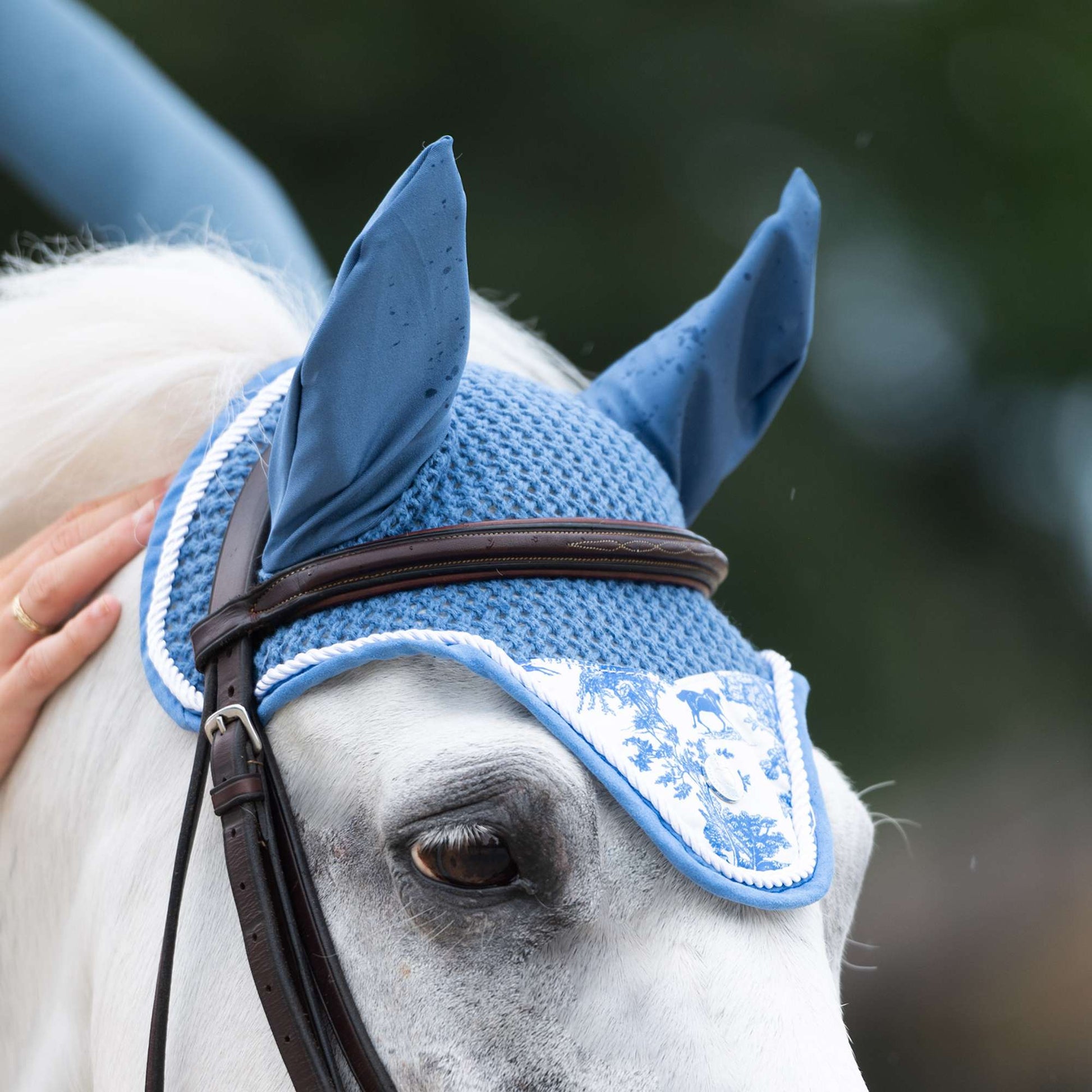 Dapplebay Equestrian Toile Fly Veil-Blue/White