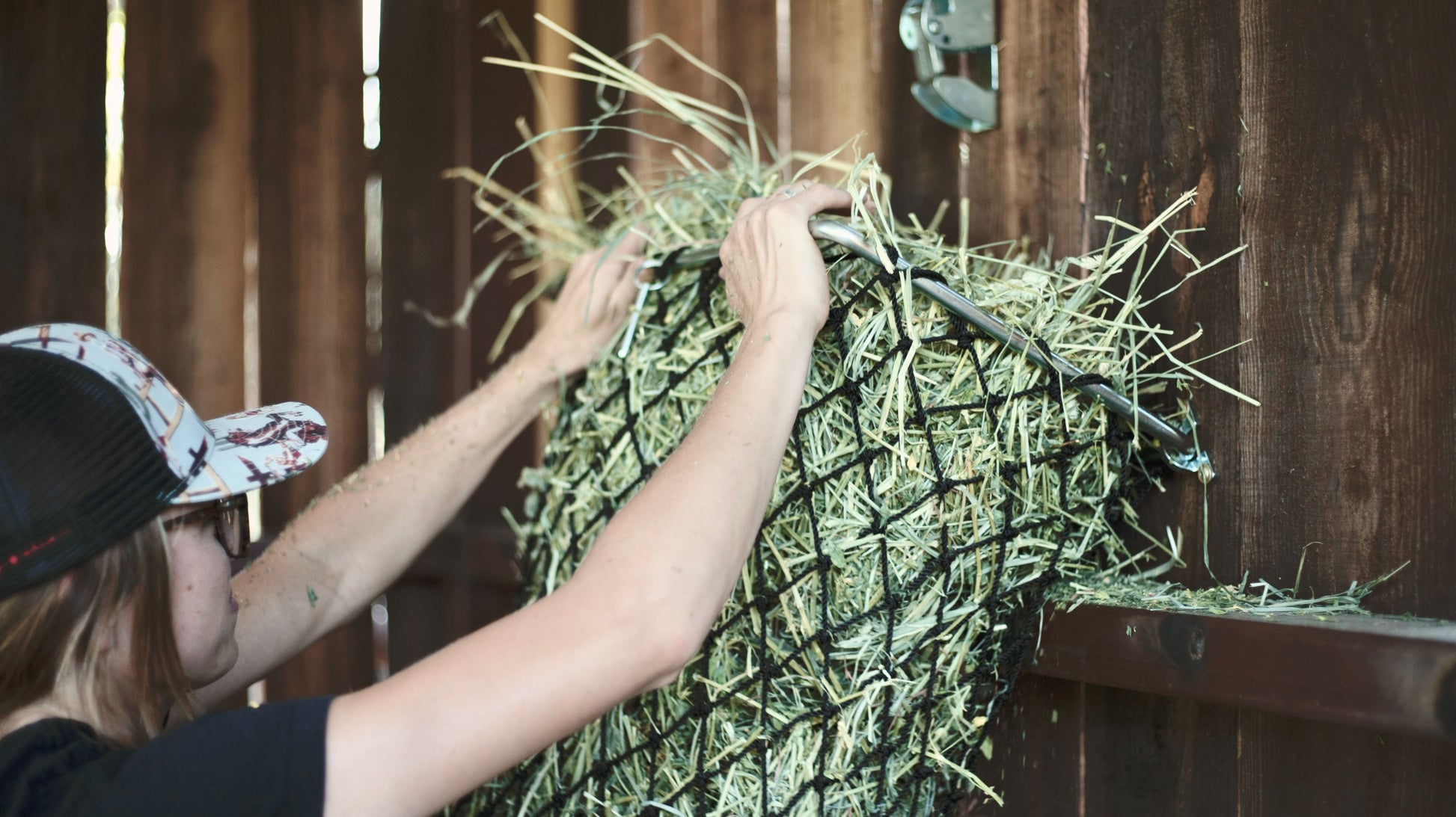 Hay Chix® Free Up Feeder
