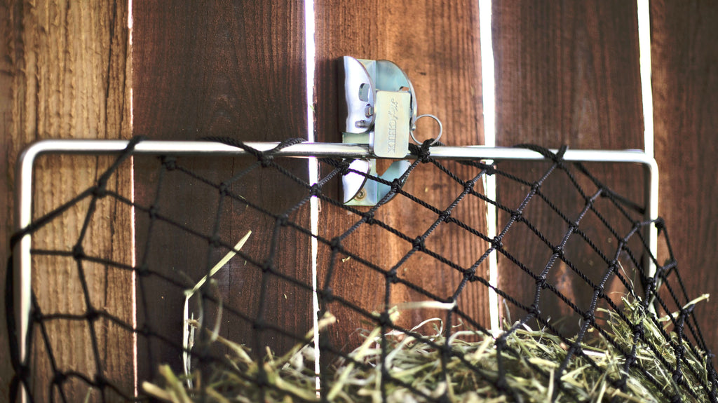 Hay Chix® Free Up Feeder