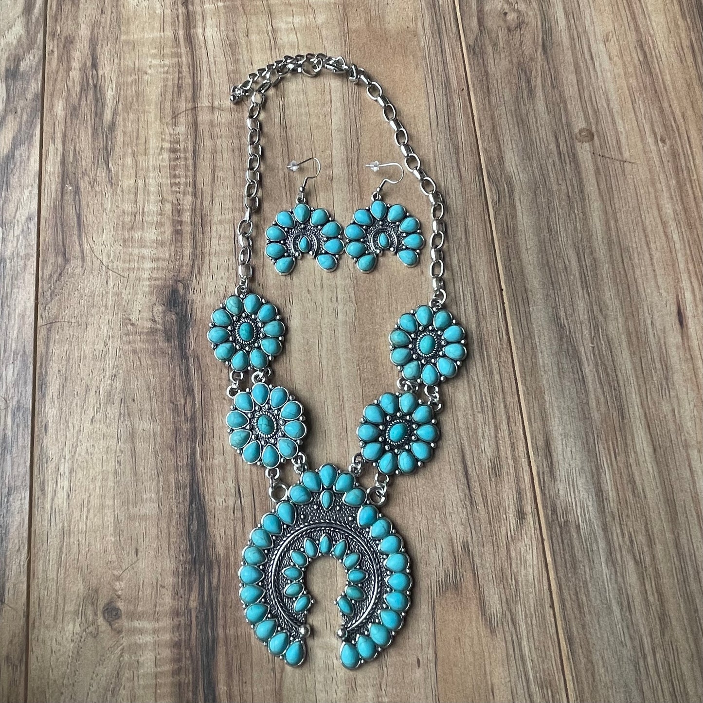 Turquoise bohemian horse shoe set necklace