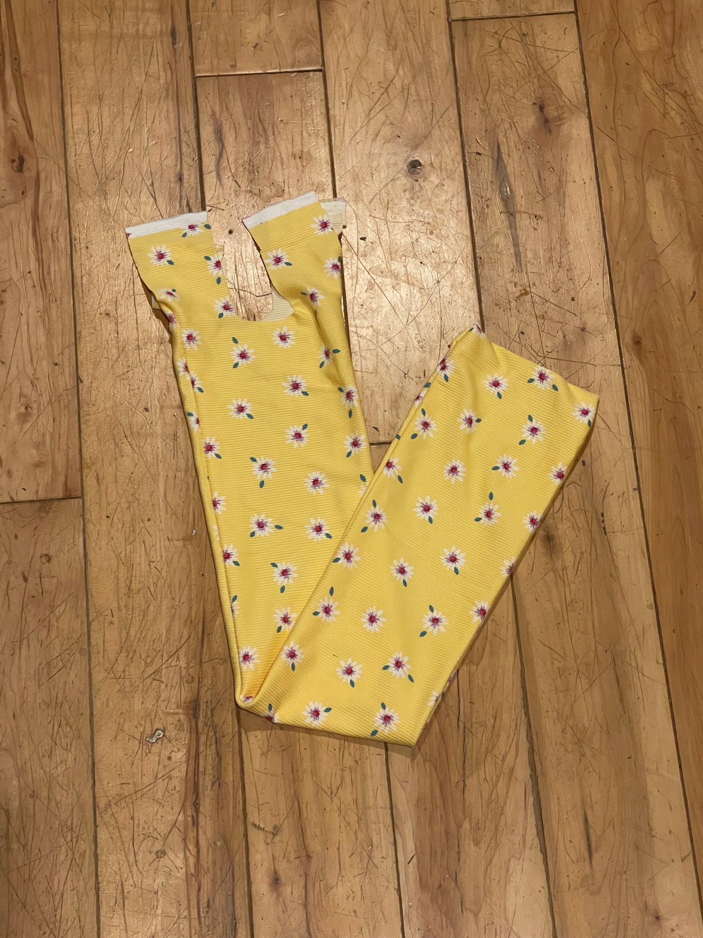 Daisy yellow tail bag