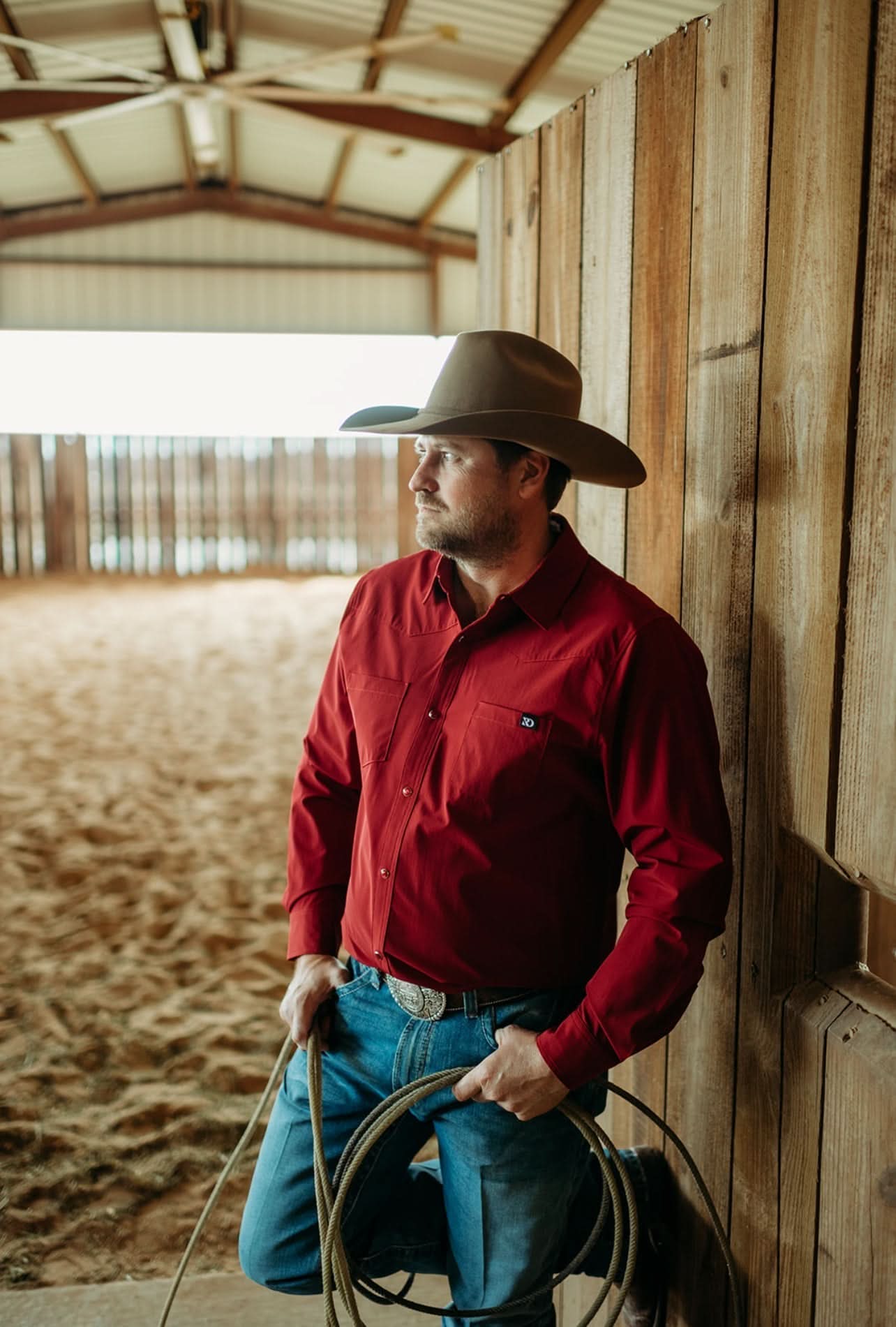 BURGUNDY MEN'S BREEZE PERFORMANCE SHIRT