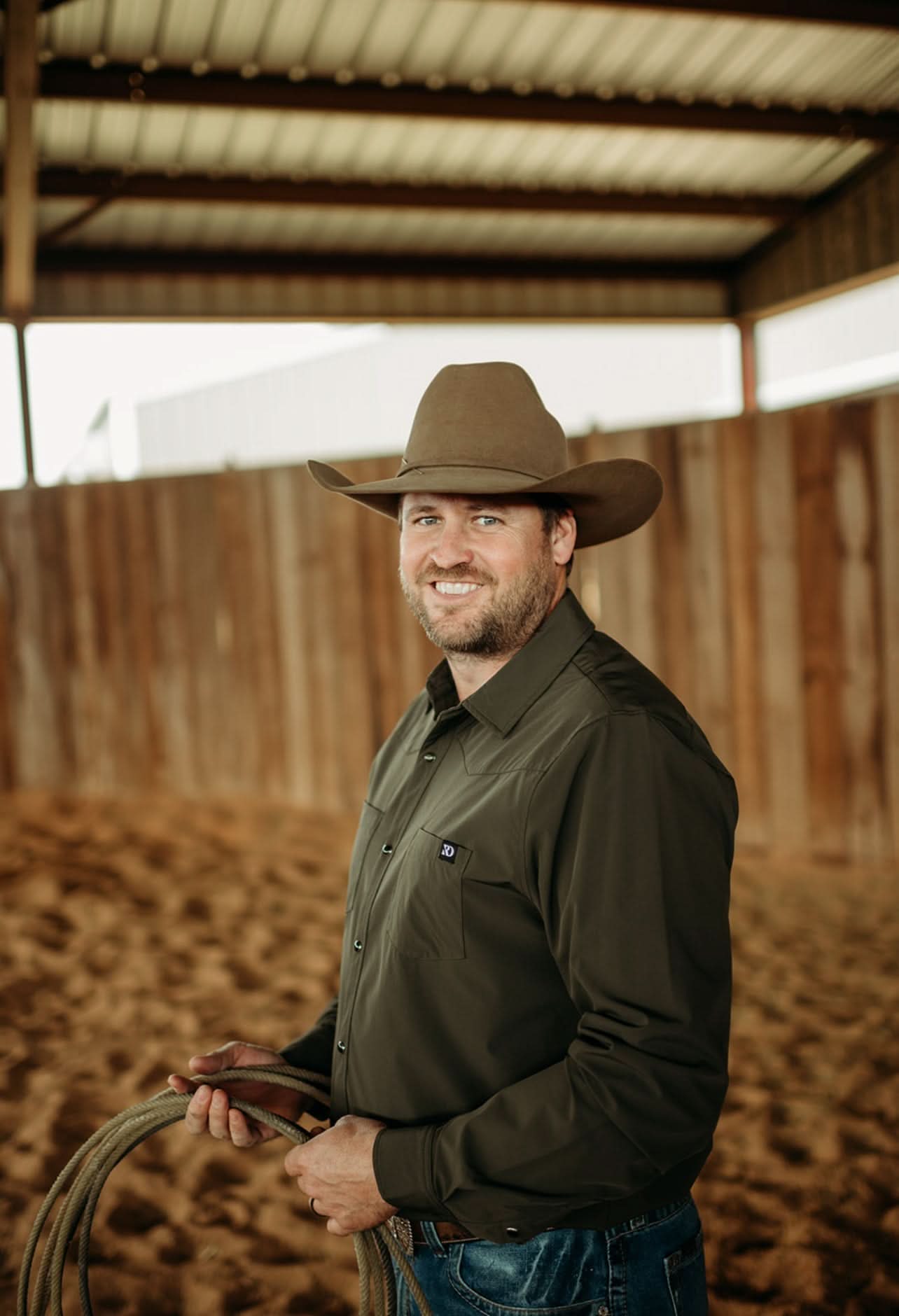 OLIVE MEN'S BREEZE PERFORMANCE SHIRT