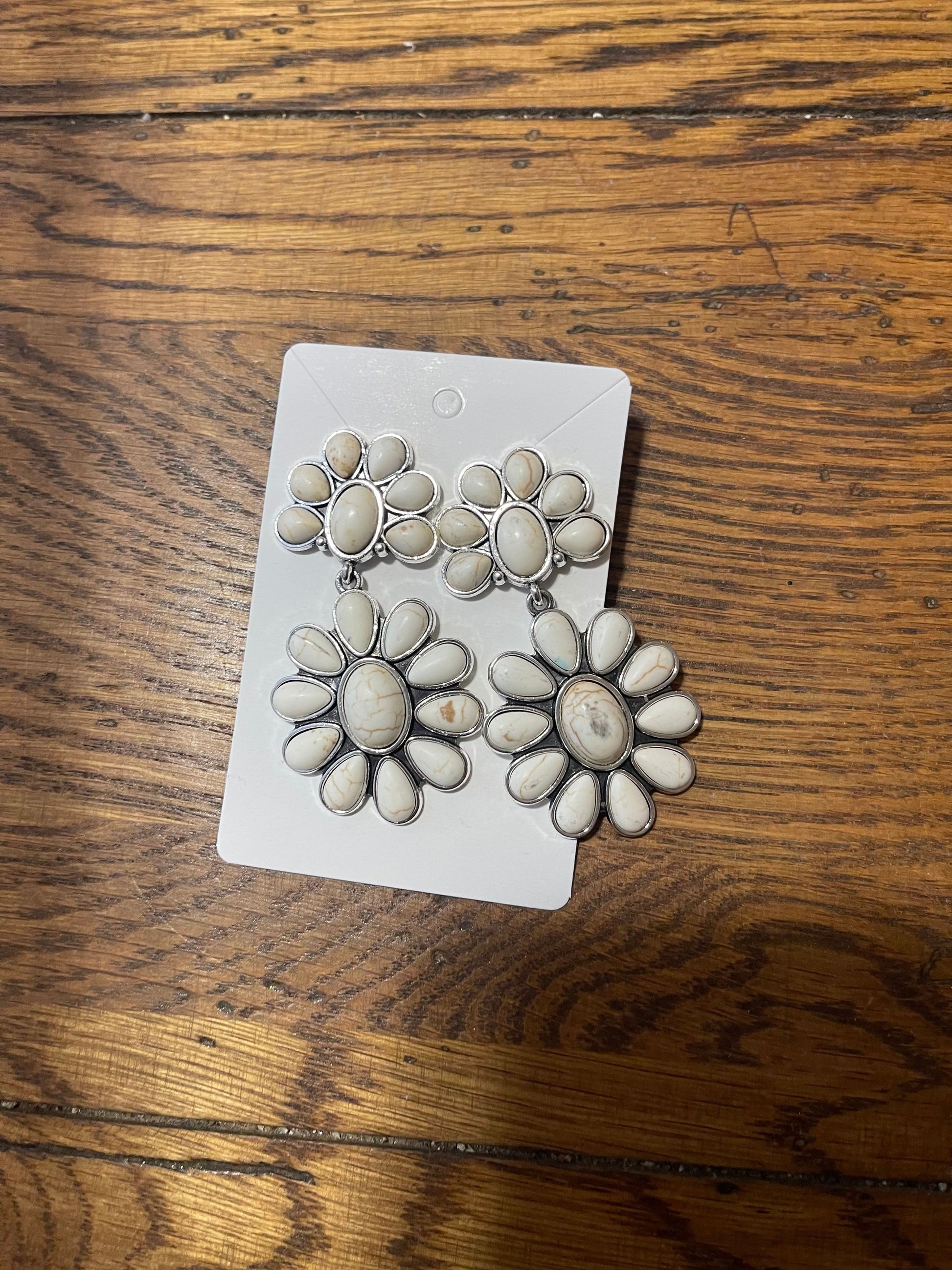 Flower drop earrings