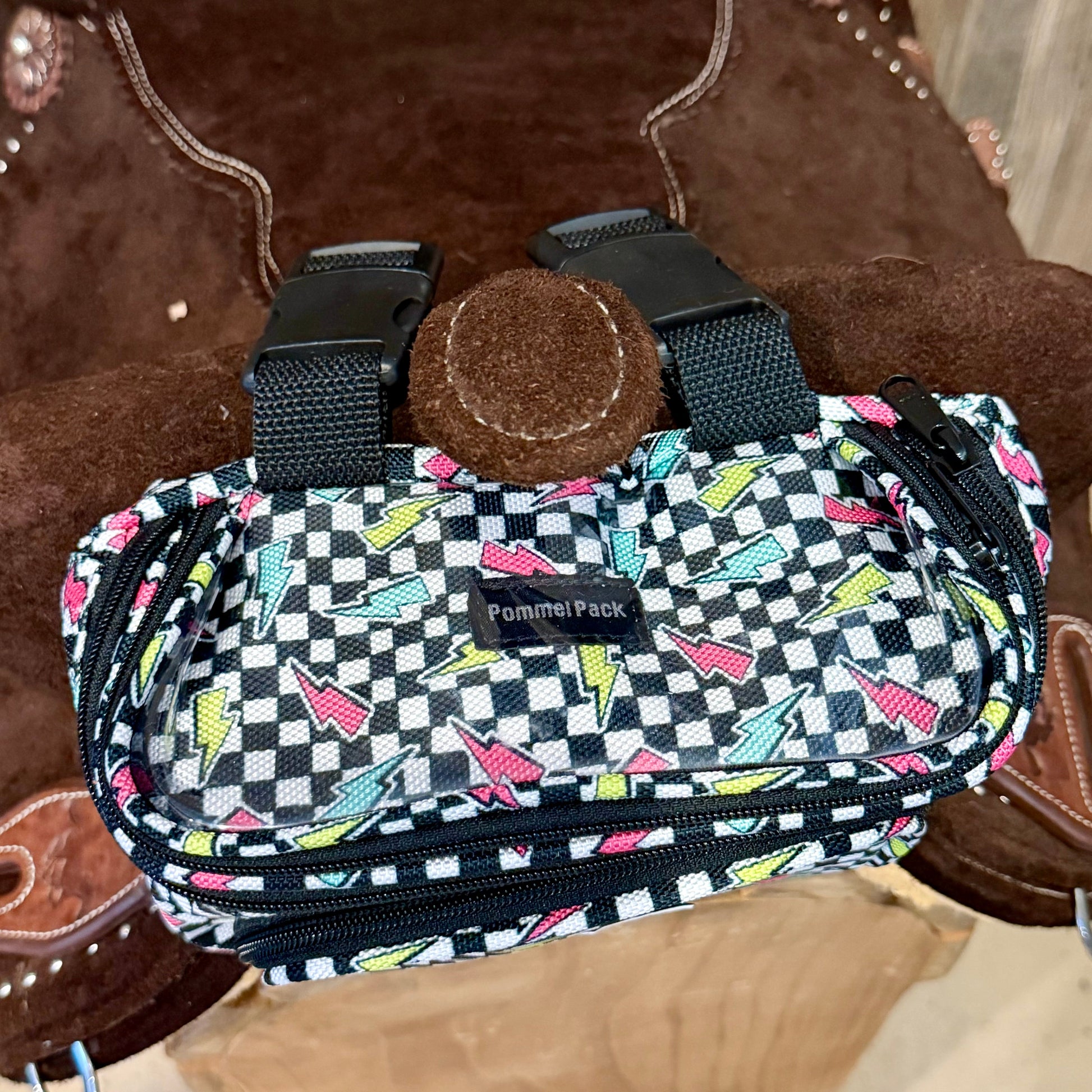 Finish Line Pommel Pack – Saddle Pommel Bag | WhinneyWear
