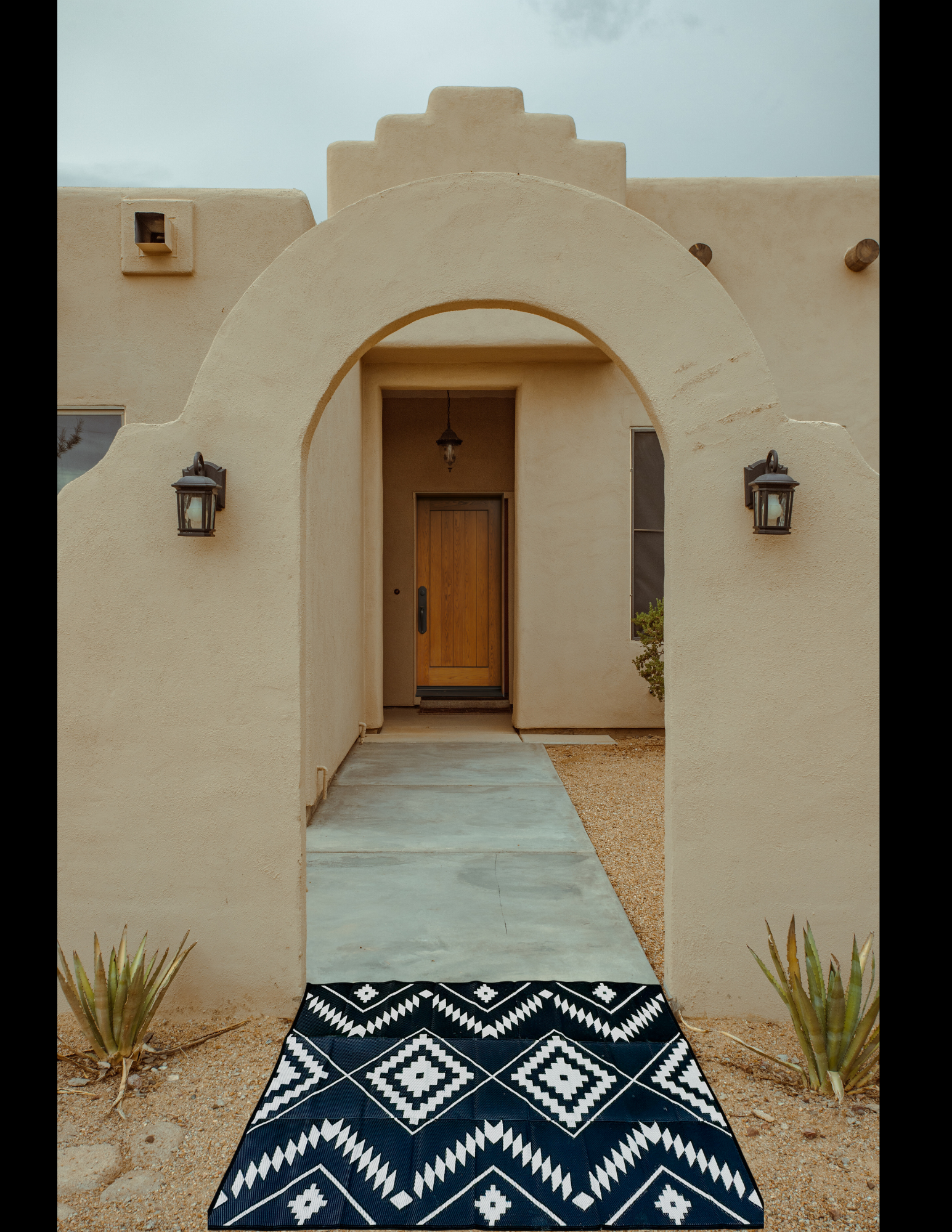 Black + Ivory - 6ft x 9ft - RANCH RUGS  -THE DAVIS -