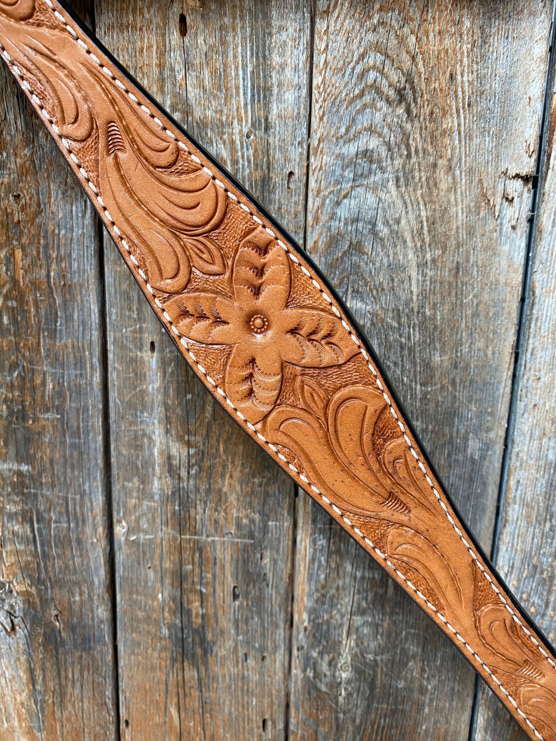 Floral Tooled Light Oil Breastacollar