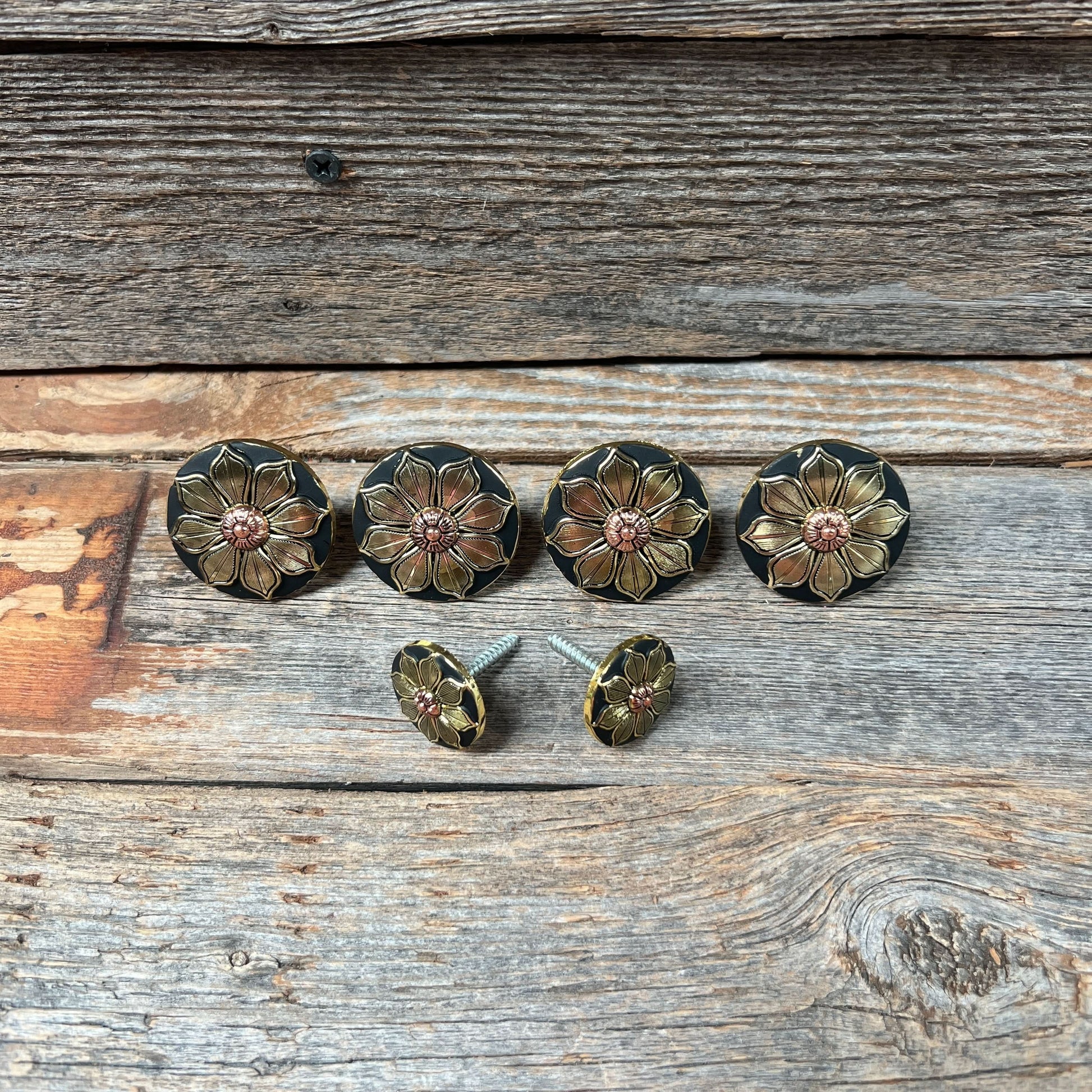 Black & Gold Sunflower Western Concho W125