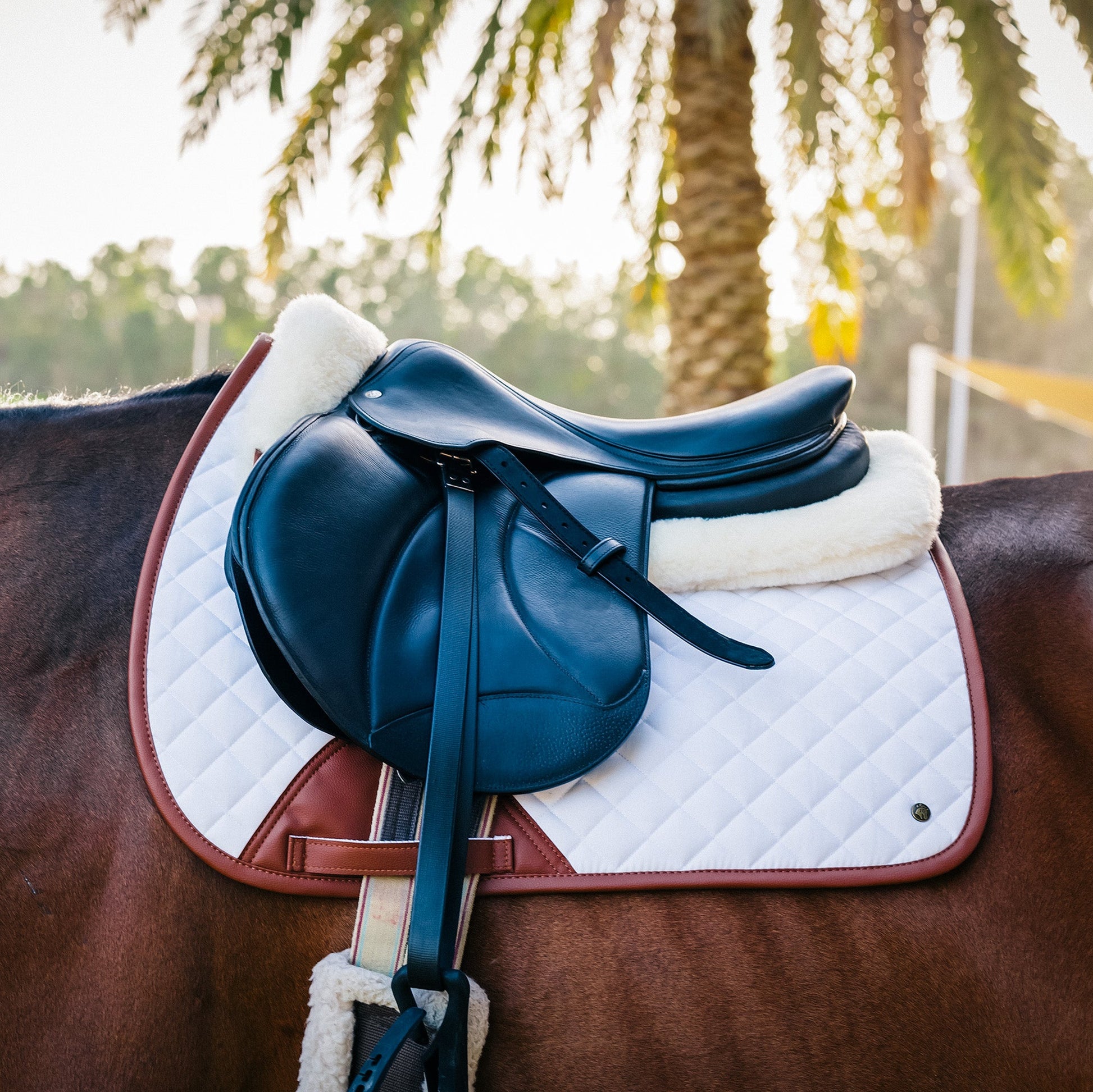 Jumper Pad, White & Cognac
