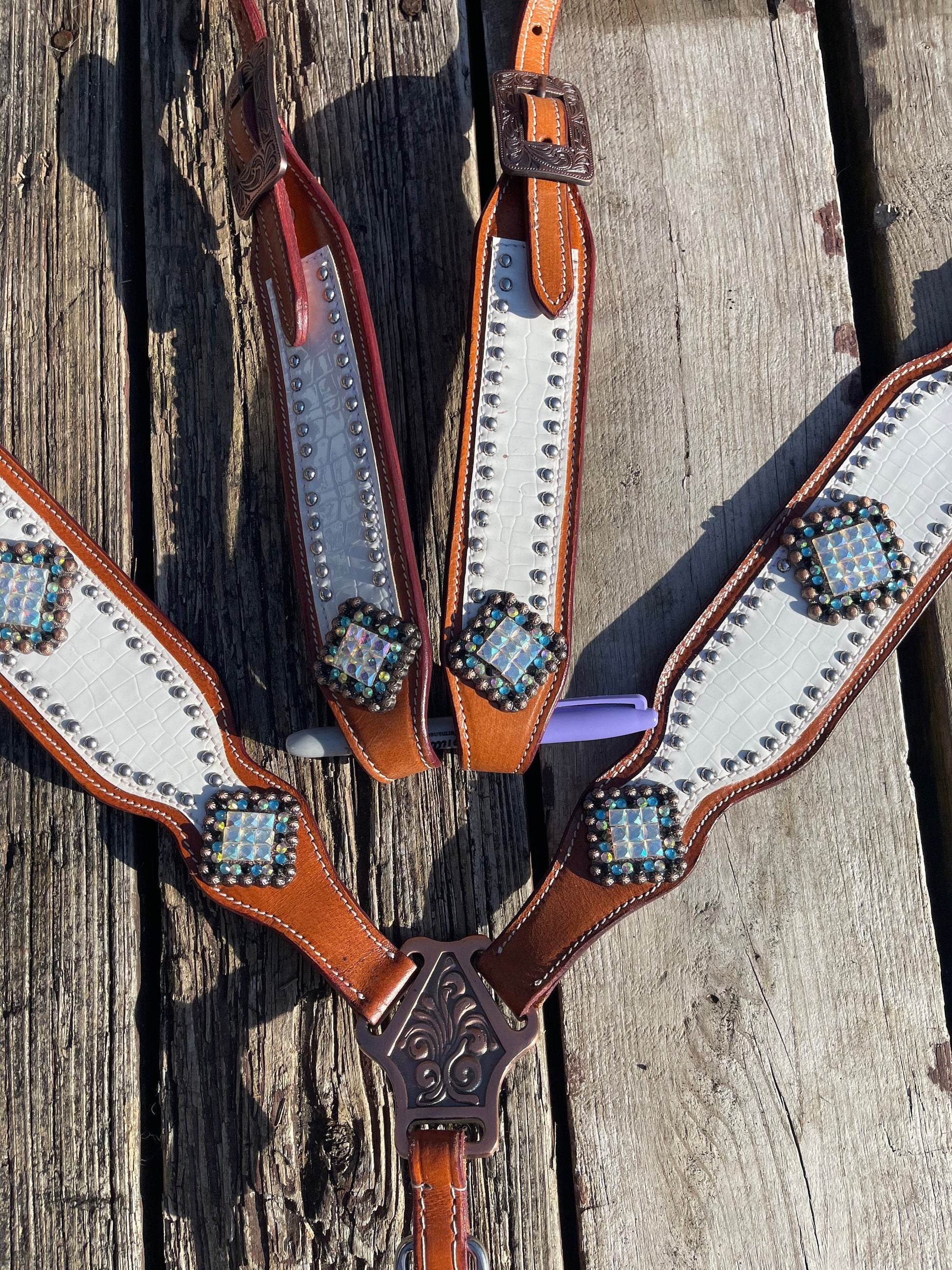 White Western Tack Set: One Ear Headstall, Breast Collar, Rhinestone Conchos (BHT090)