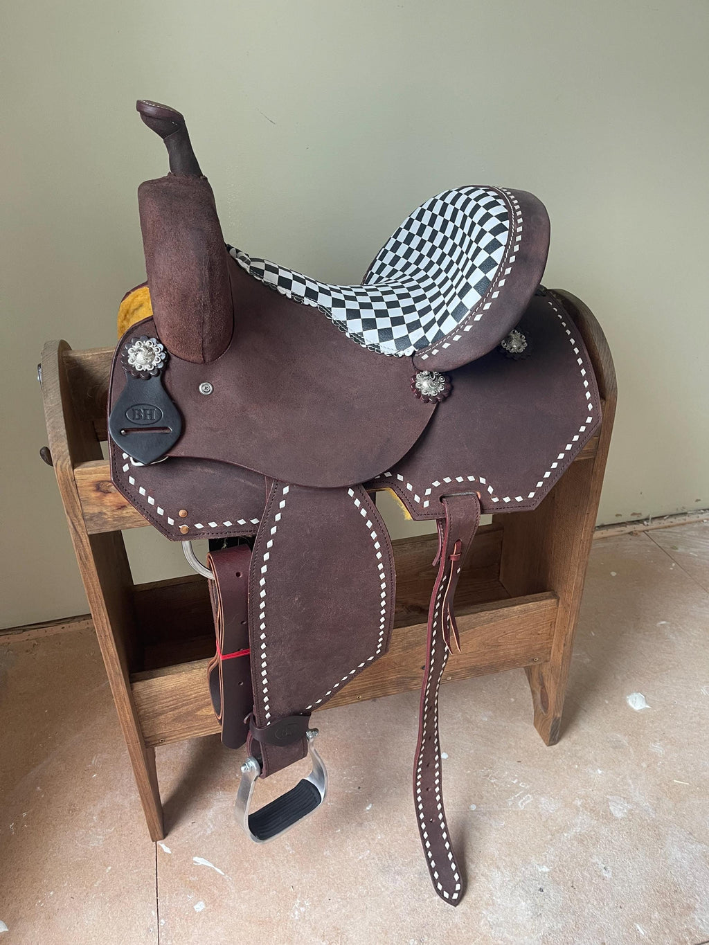 Custom Western Barrel Racing Saddle  Lightweight Performance Saddle, White Stitching