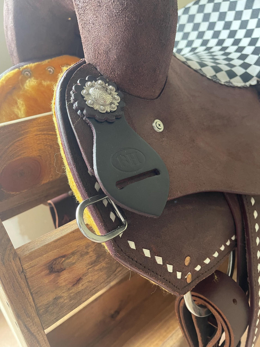 Custom Western Barrel Racing Saddle  Lightweight Performance Saddle, White Stitching