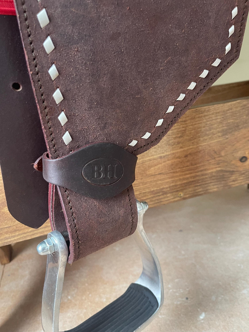 Custom Western Barrel Racing Saddle  Lightweight Performance Saddle, White Stitching